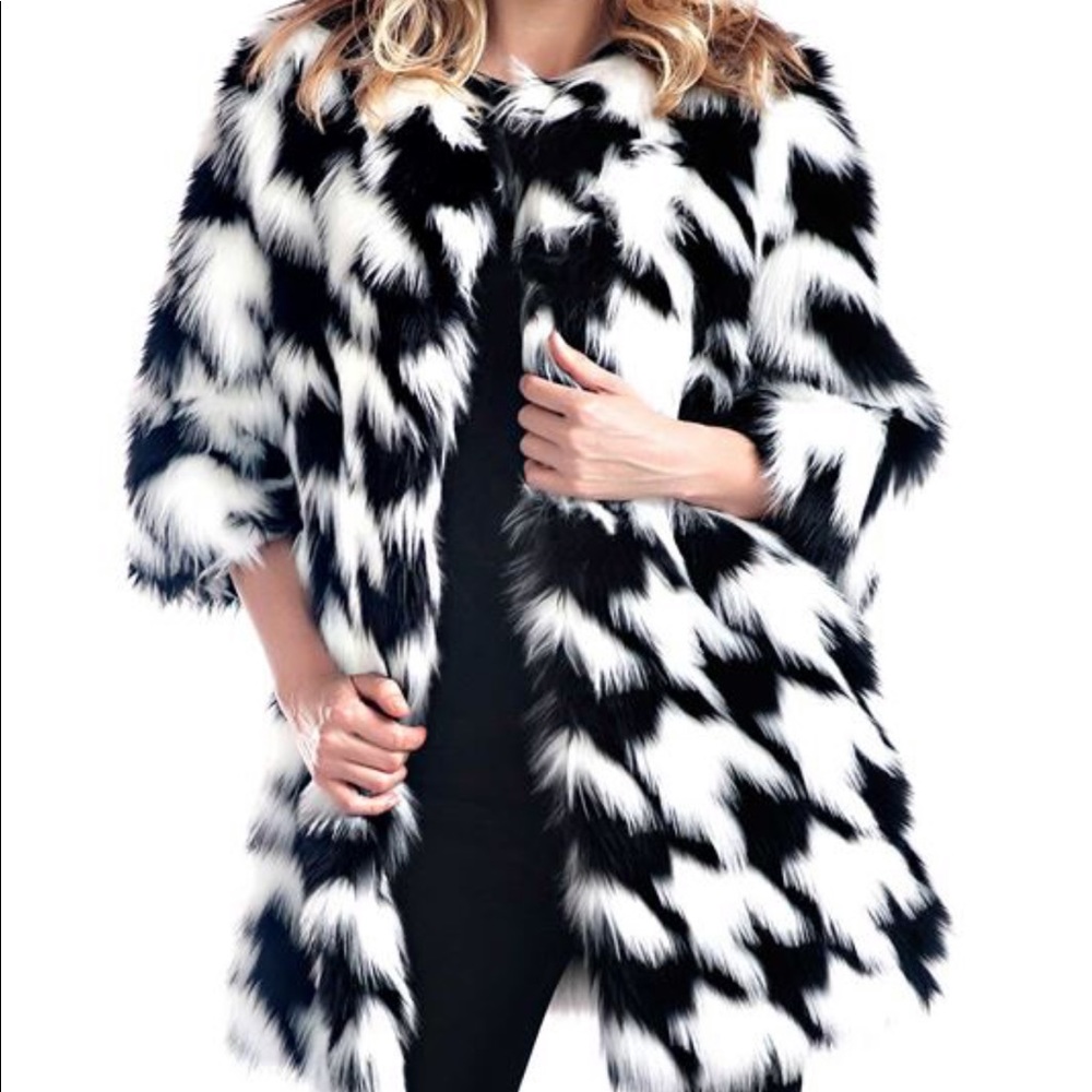 Fabulous Furs Houndstooth Cropped Sleeve Jacket